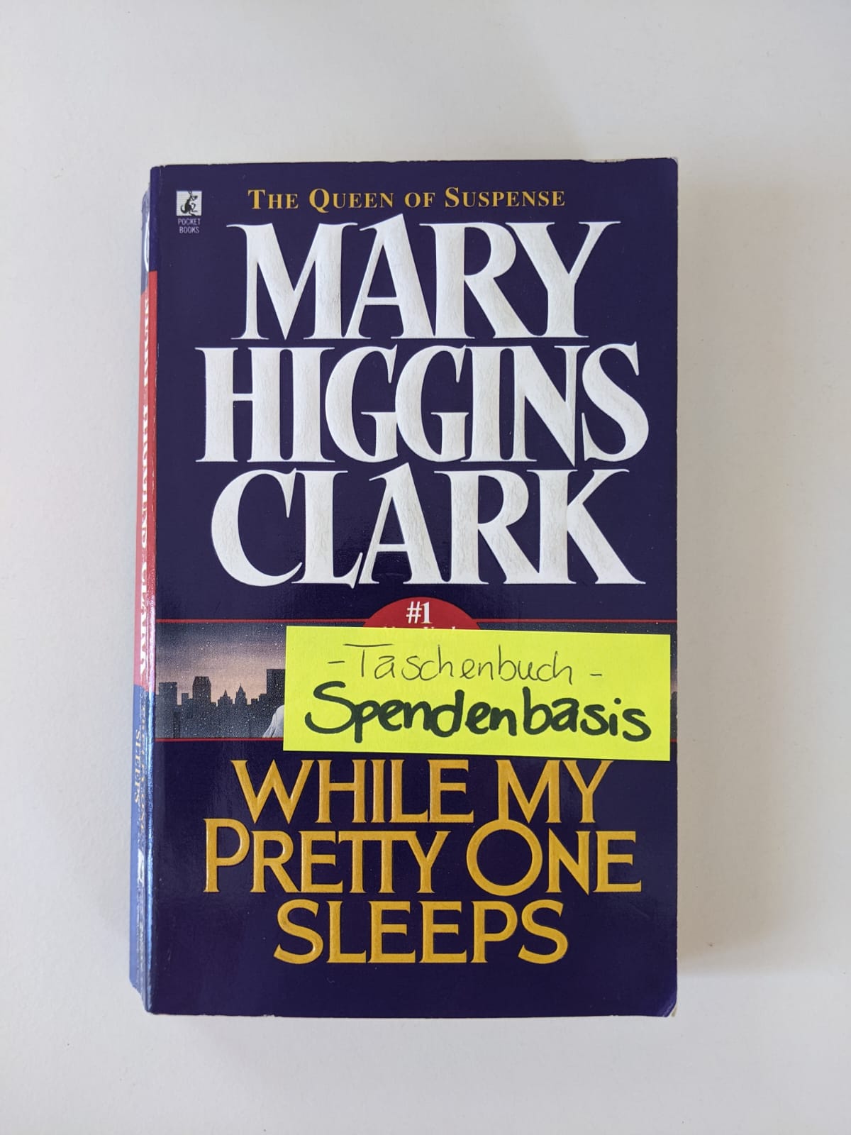 Englisch - Mary Higgins Clark - While my pretty one Sleeps